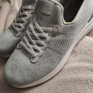 johnnie-O Gray Knit Sneakers with Breathable Mesh and Golf Approved Size 10 Worn